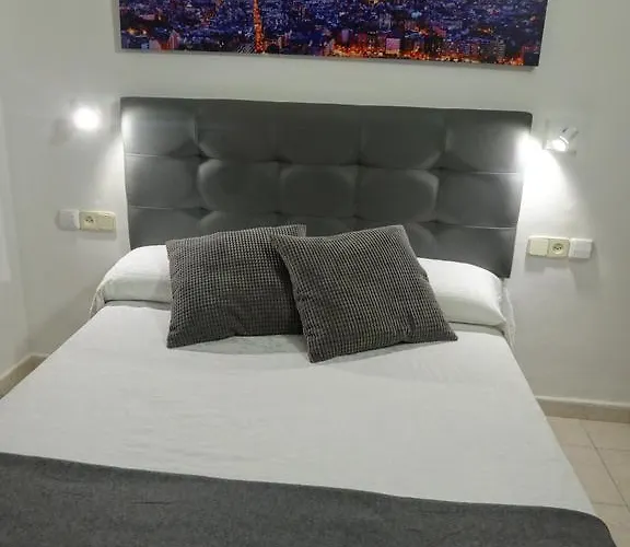 オスタル リェイダ ゲストハウス 4*